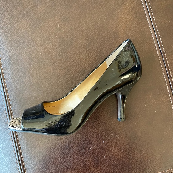 Tahari open toe heels - Picture 3 of 3